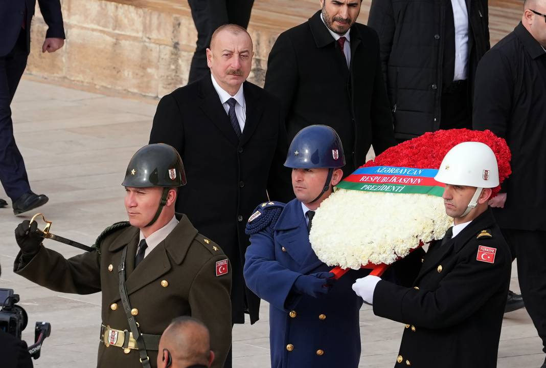 Azerbaycan Cumhurbaşkanı Aliyev Anıtkabir'de 31
